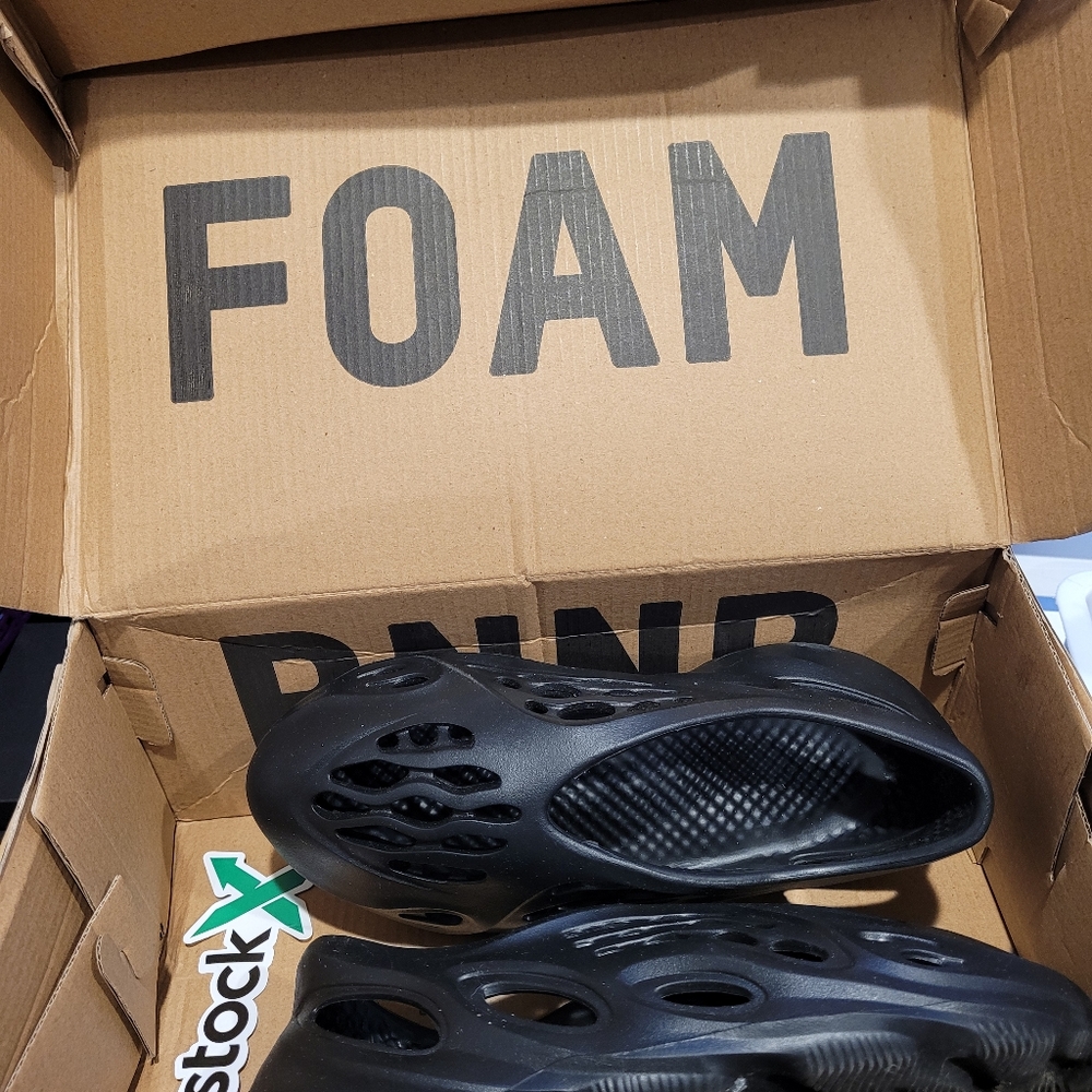 Black Foam Runners